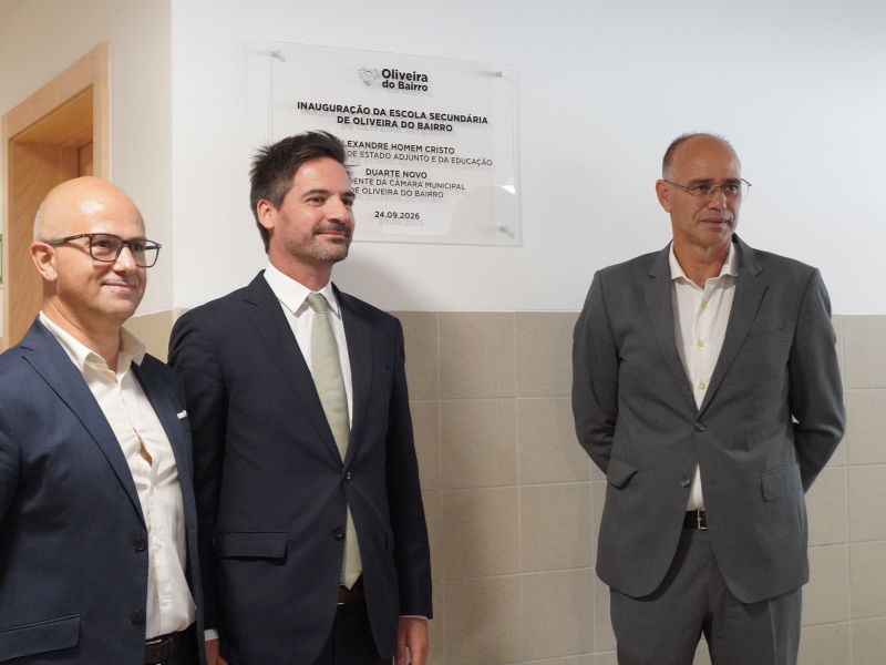 Secretário de Estado Adjunto e da Educação inaugurou a requalificação da Secundária de Oliveira(...)