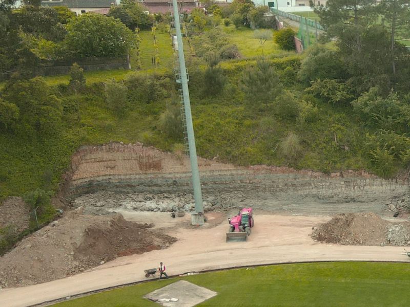 Pista de atletismo de Oliveira do Bairro em andamento